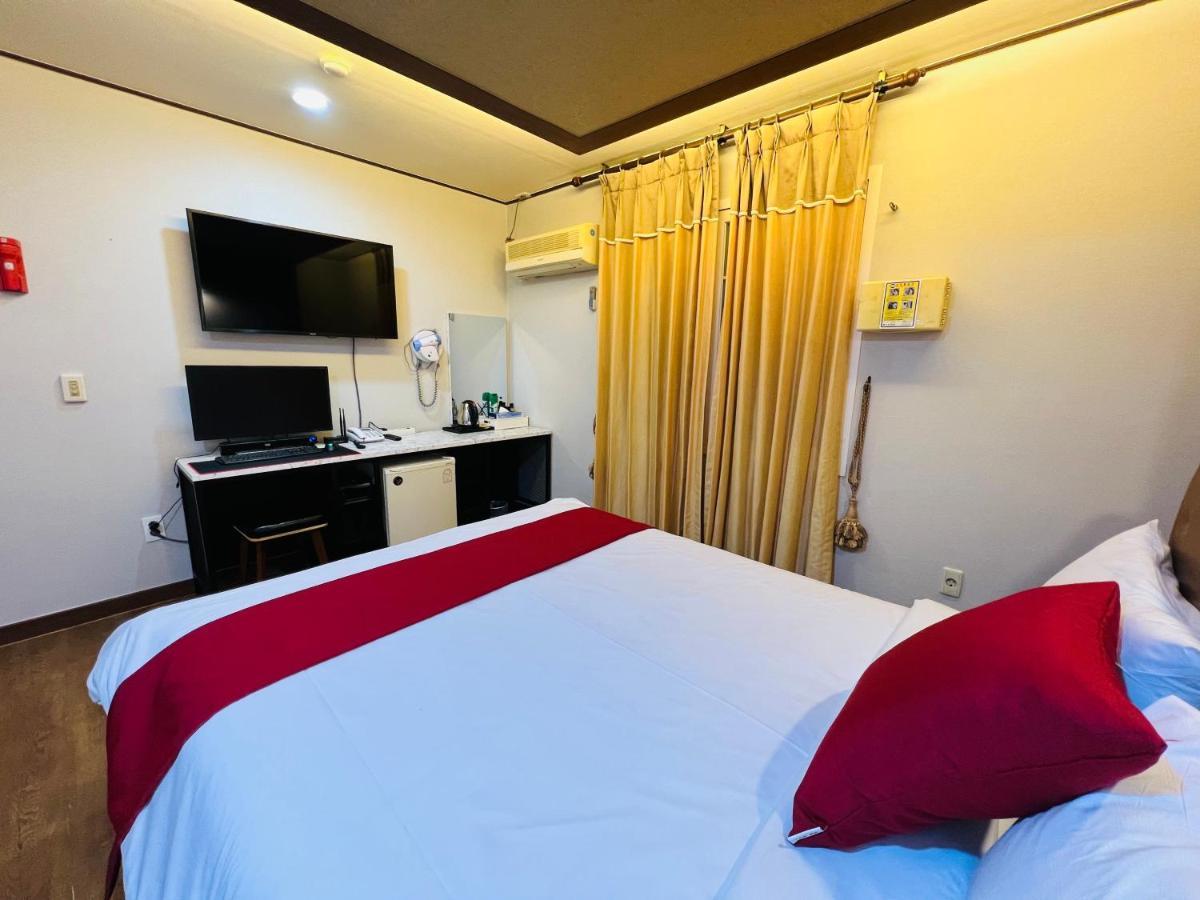 Sweet Hotel Jeju Esterno foto